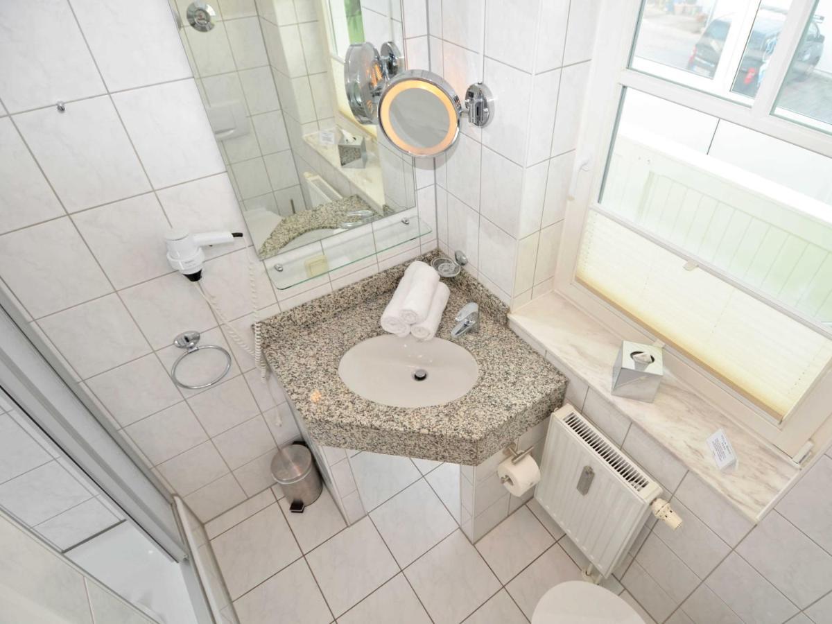 - Apt. 02 * Binz